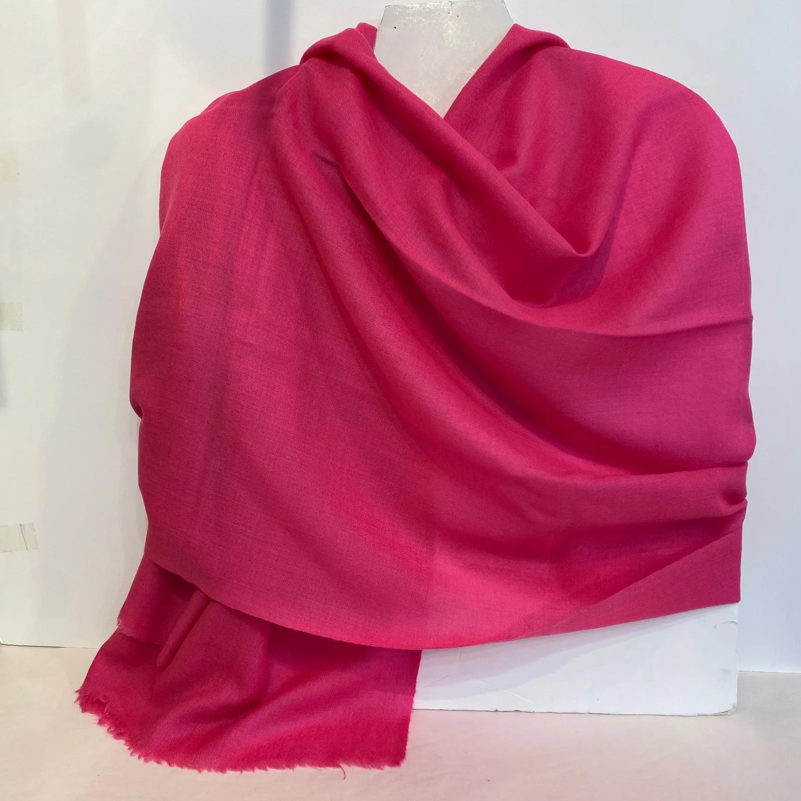 Aaron - 100% Cashmere Scarf - Barbie Pink