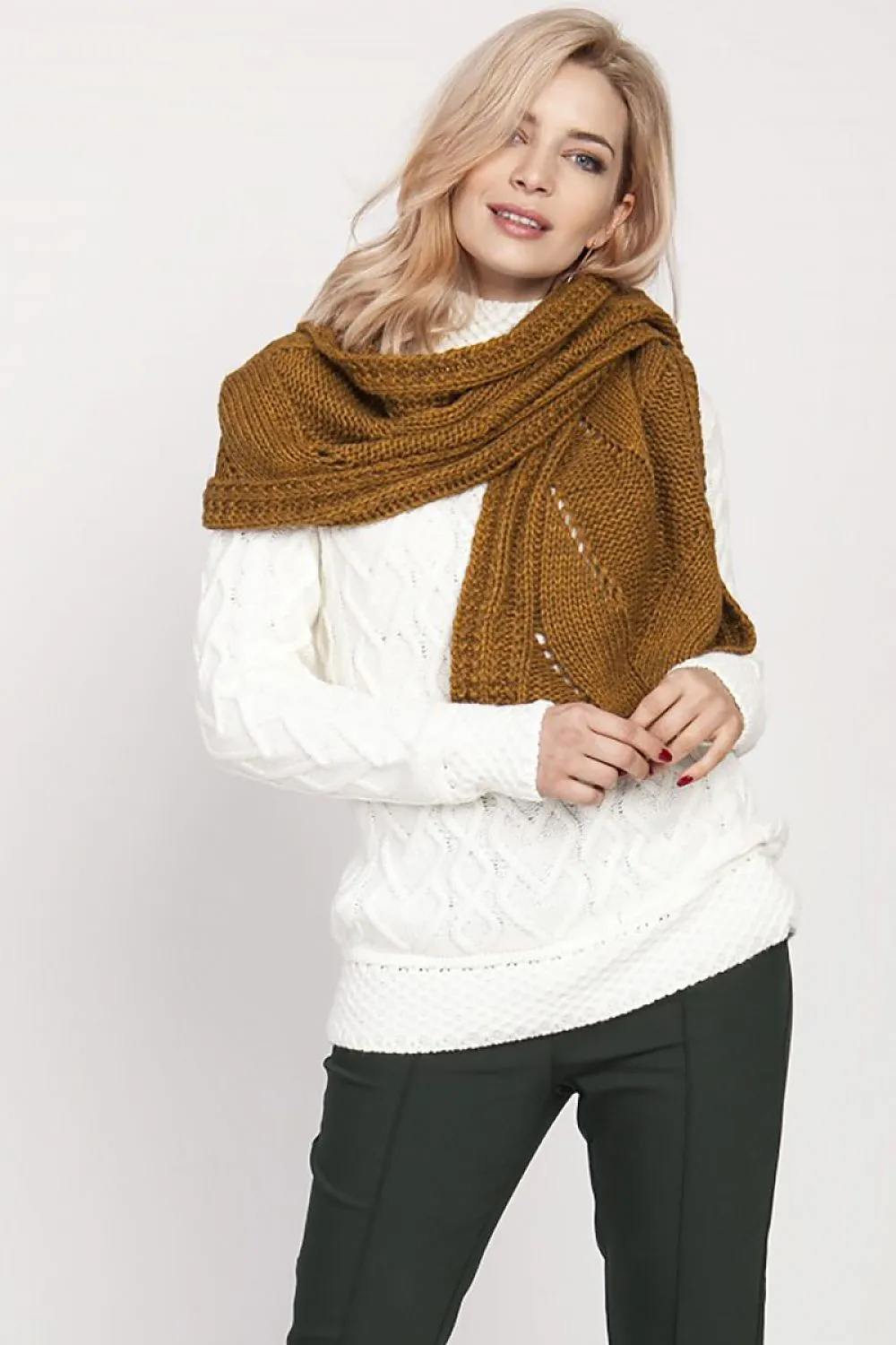 Elegant Knit Wrap - Exquisite Shawl with Detailed Patterns