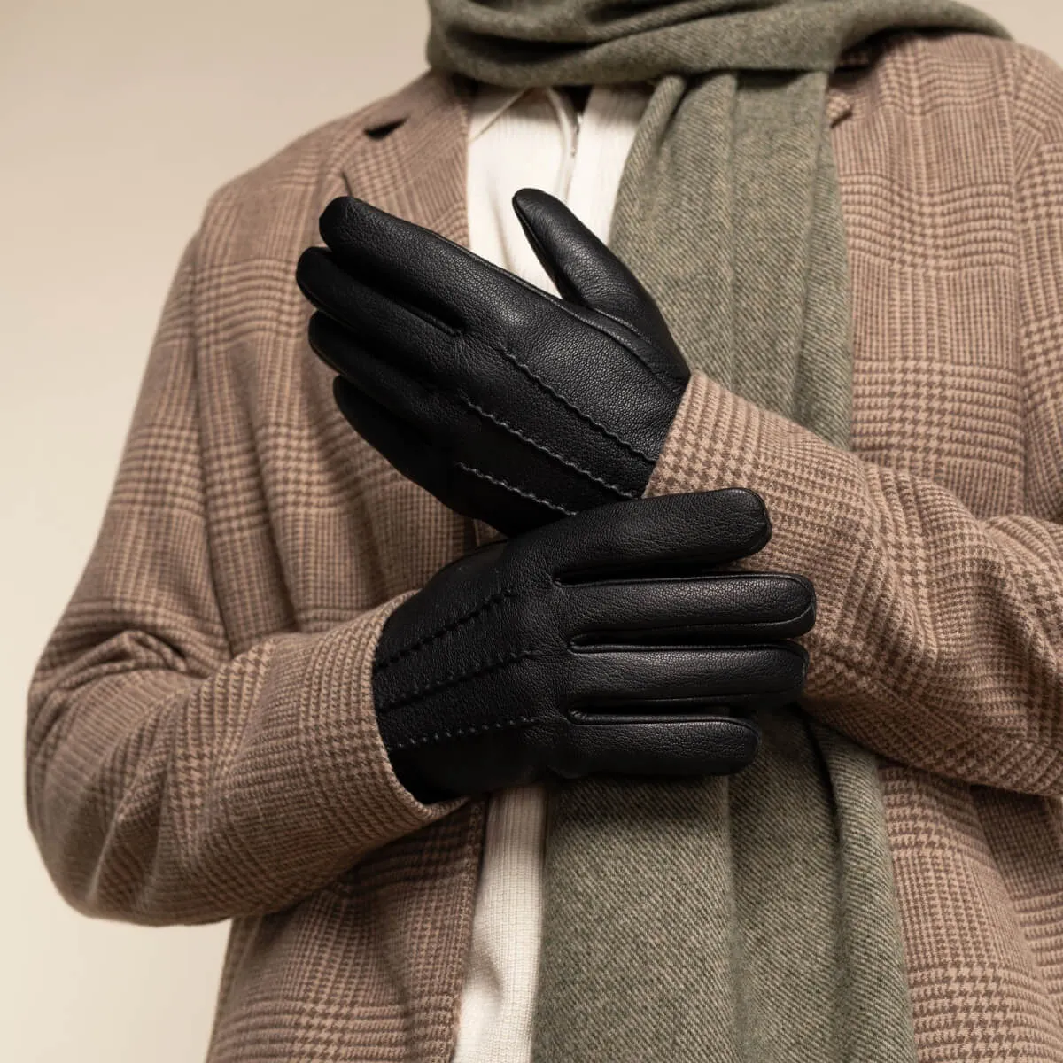 Jaxon (black) - goatskin leather gloves with luxurious faux fur lining & touchscreen feature