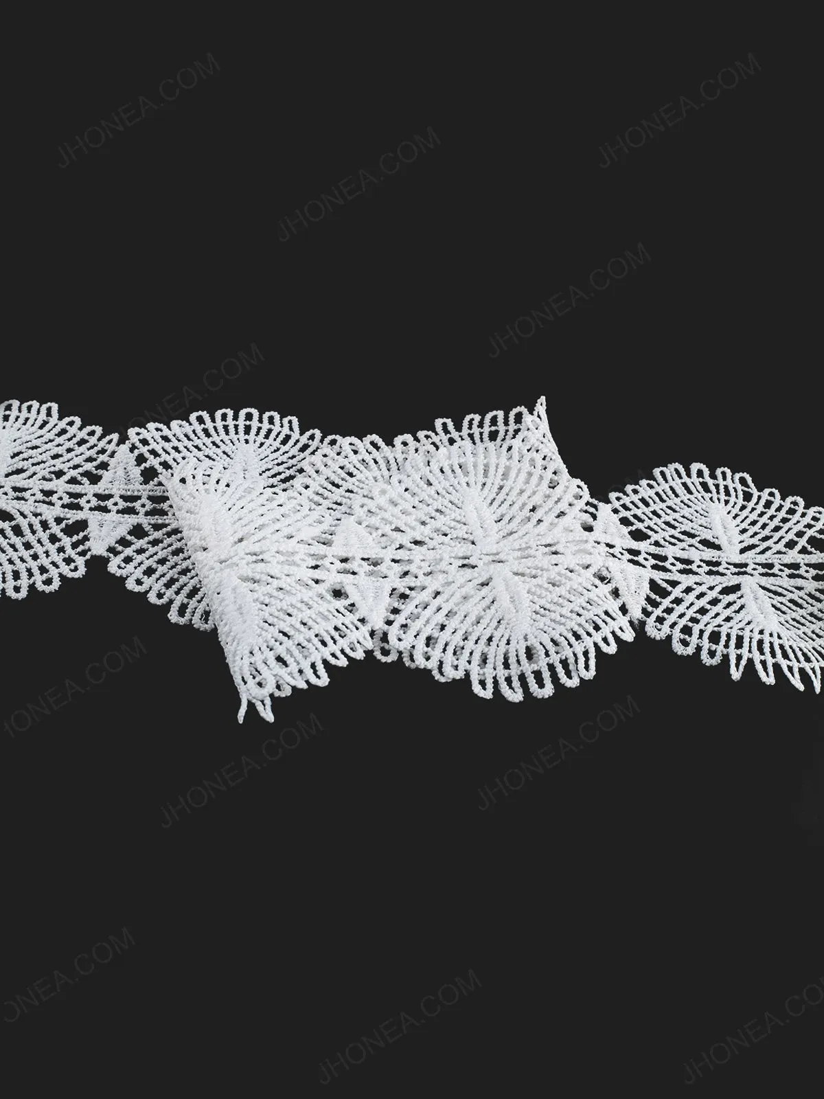 Scalloped Design White Guipure Lace Trim